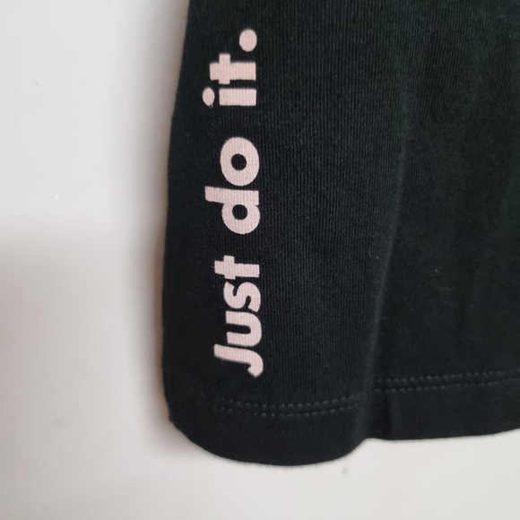 Insane nike 2003 black/pink embroidered logo t shirt. Size xs uk 6/8BNWT - Picture 3 of 4